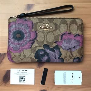 🌺 Coach Large Corner Zip Wristlet In Signature Canvas Kaffe Fassett Print 💜